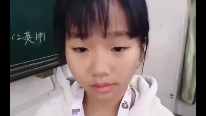 广西柳州 老师扇学生耳光后孩子鞠躬说谢谢 并录视频发给家长.mp4
