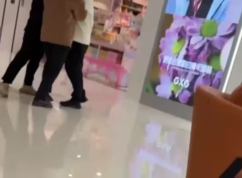 打女人 我瞧不起你这样的.MP4