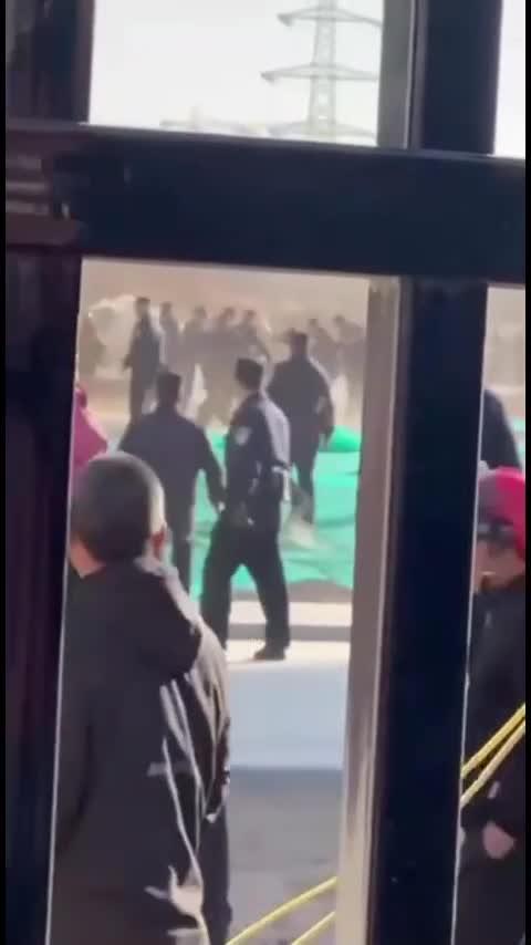 陕西蒲城职业学校 17岁学生【党昶鑫】坠楼事件形势升级 警察和群众发生冲突 几万人游行抗议.mp4