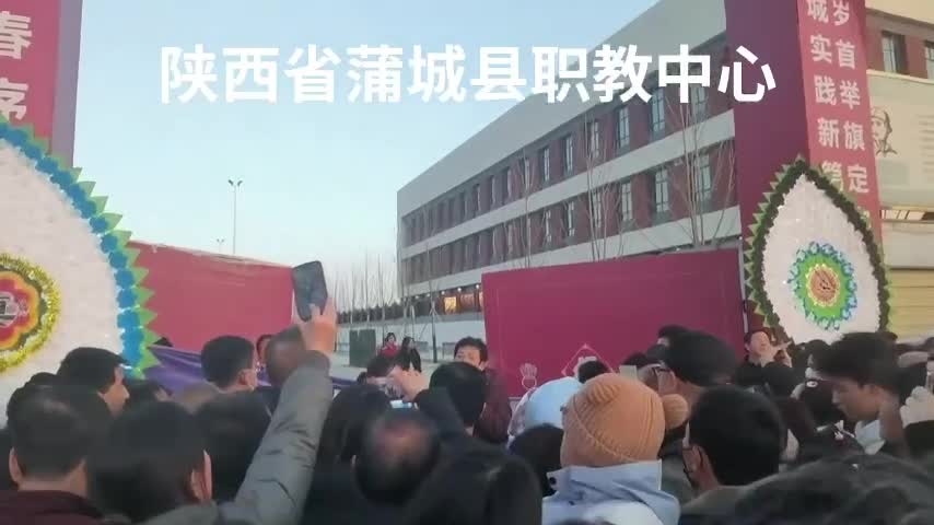 陕西蒲城职业学校 17岁学生【党昶鑫】坠楼事件形势升级 几万人大规模游行抗议.mp4