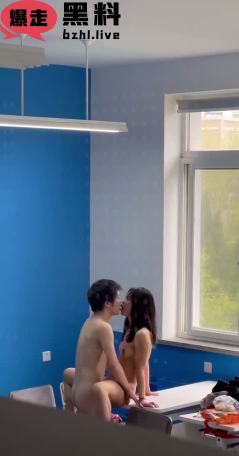 高中308教室学生情侣激情做爱.mp4