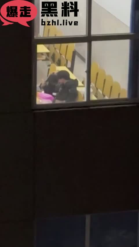 石家庄某高校情侣教室口爆被偷拍.mp4