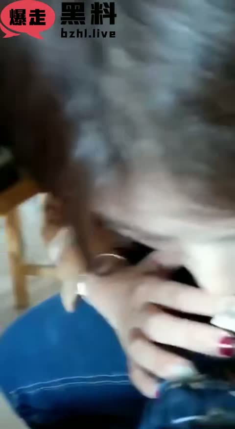 大二学生妹偷偷在课堂给男友口爆.mp4
