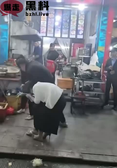 温州龙港池浦路打小三 原配怒火中烧直接大打出手 小三狼狈逃窜 现场视频流出！