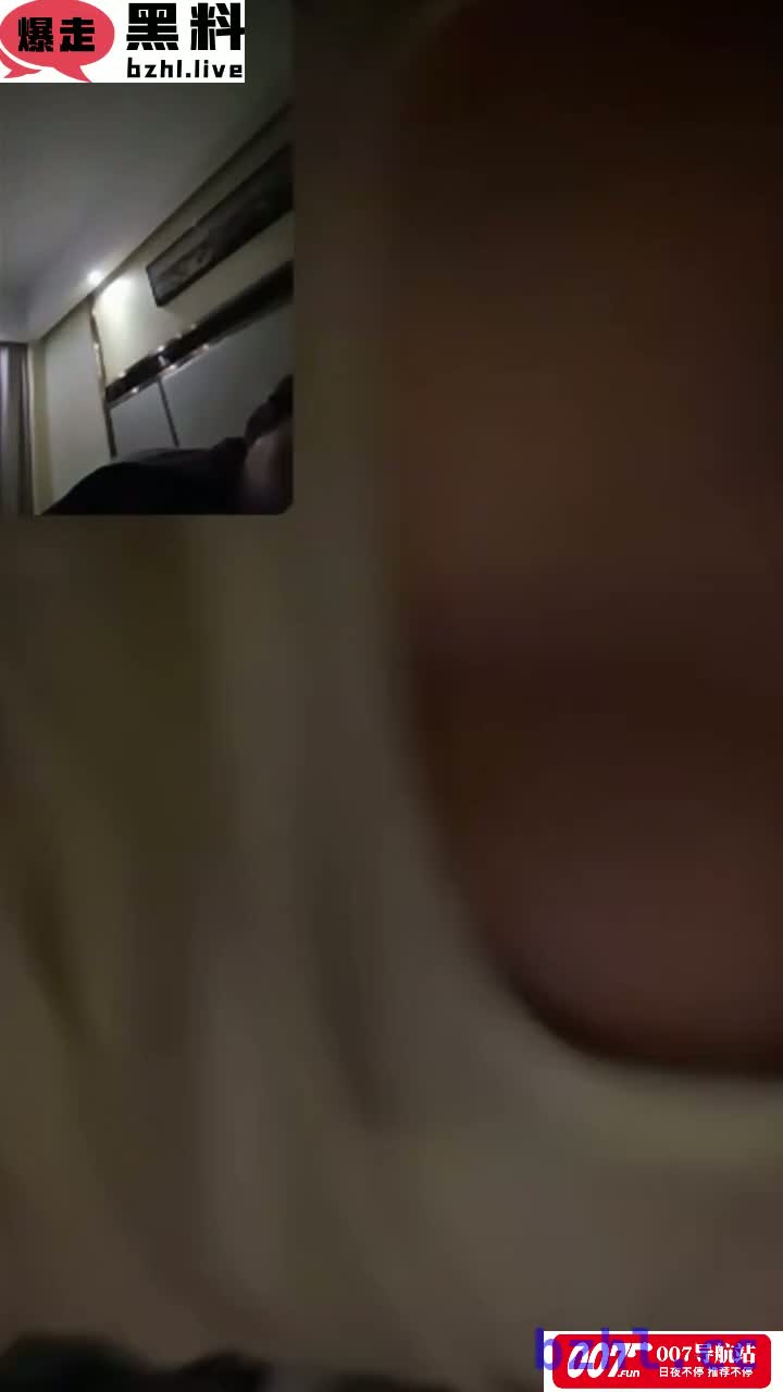 武汉反差女高母狗 叶莎莎 年龄不大经常和网友裸聊 只要给钱随便调教！