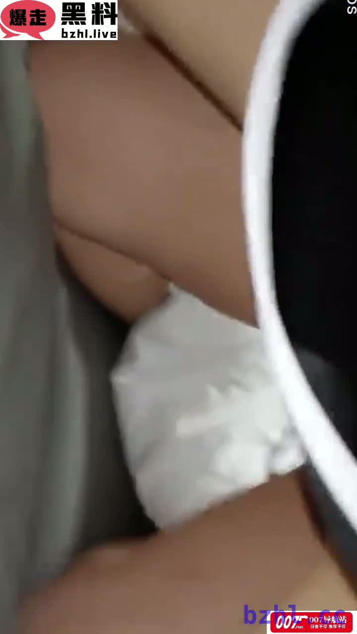 20岁极品高颜值短发妹 与前男友不雅私拍泄密 卖力口交无套后入爆操骚气迷人！