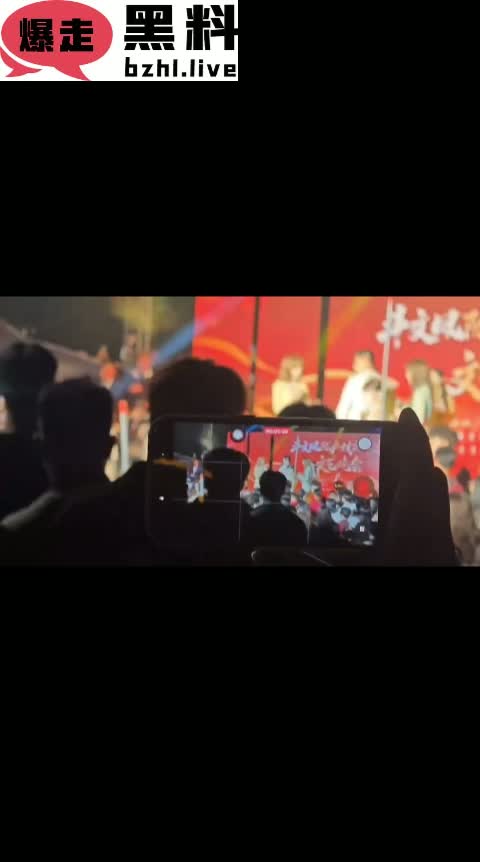 抖音24万粉丝极品舞团 悦影女团 突发冲突跳着跳着就打起来了 团长花容失色当场哭了！