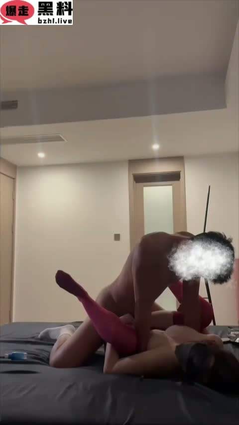 推特约炮大神 我的枪好长 约操性感红丝美腿巨乳人妻 一线天美穴被疯狂输出无情爆操！
