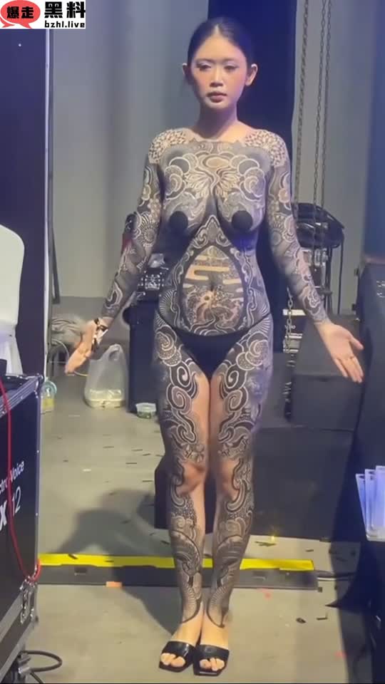 抖音疯求！山东国际纹身展第六届开幕 各种大尺度纹身模特全裸视频流出！