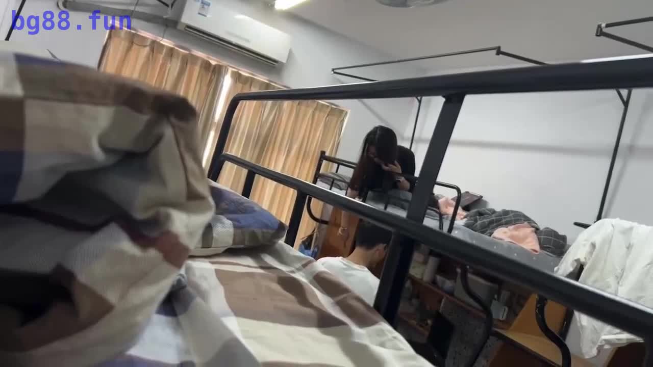 嘉兴学院寝室doi事件！一男同学带女友回寝室做爱 结果被中国好室友偷拍到校园群！学校领导晚上十一点钟.mp4