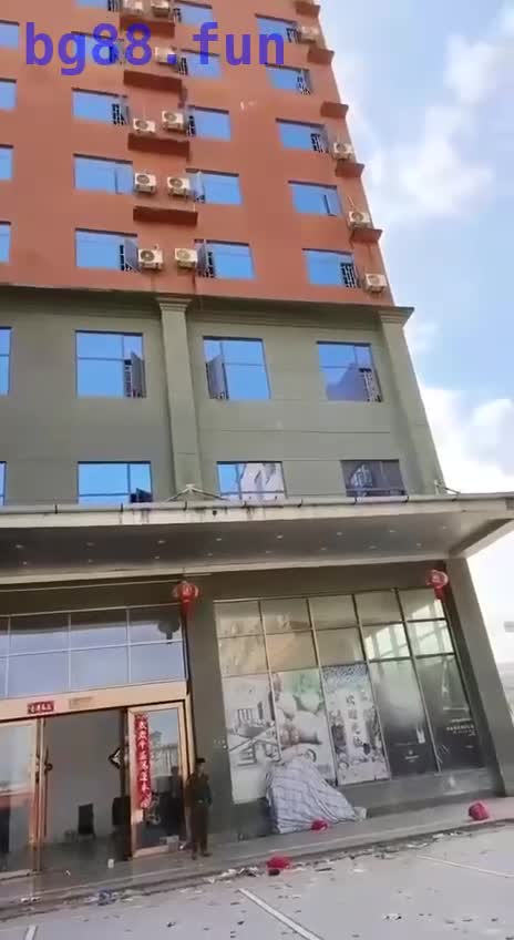 6499408287805486831.mp4